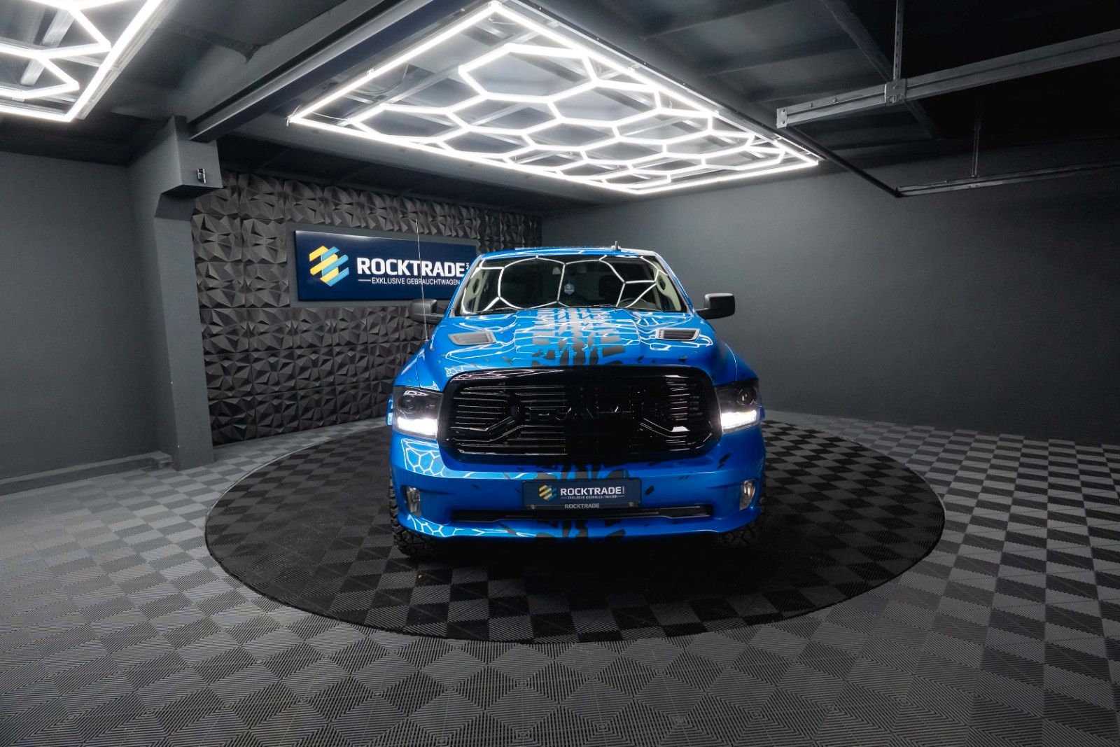 Fahrzeugabbildung Dodge RAM 5.7 V8 HEMI 4x4 OFFROAD Night-Paket *LED*