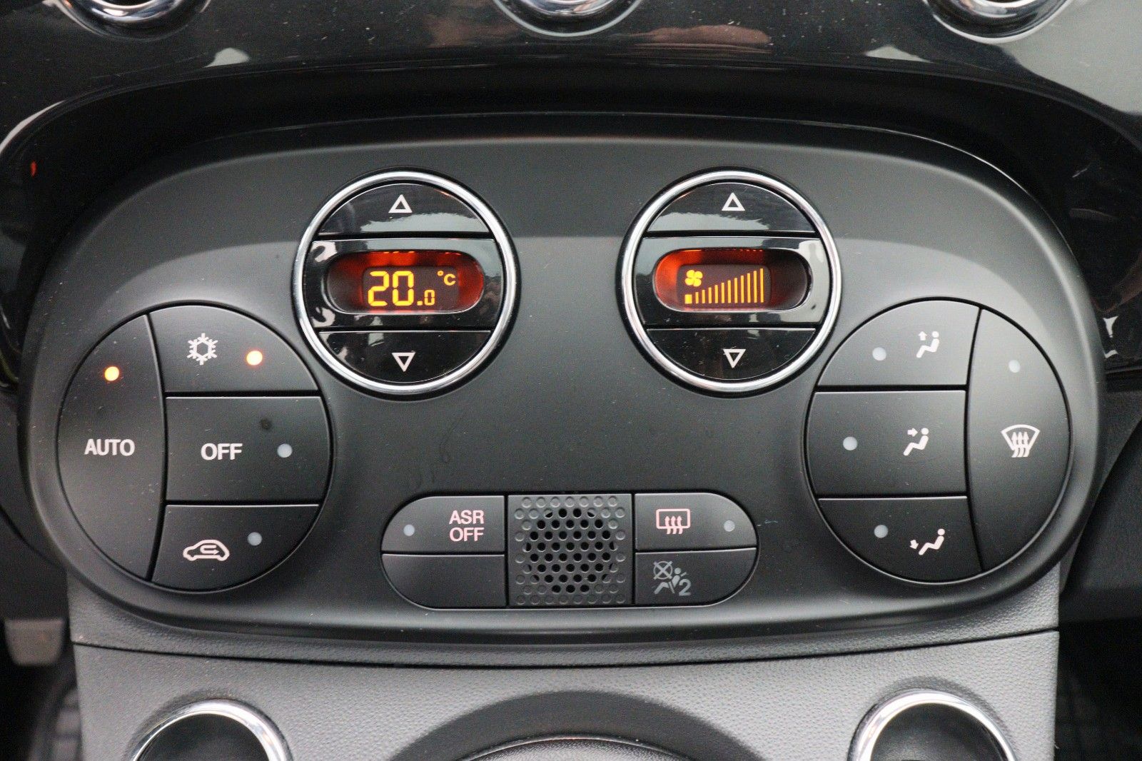 Fahrzeugabbildung Fiat 500 1.2 Lounge NAVI PANO