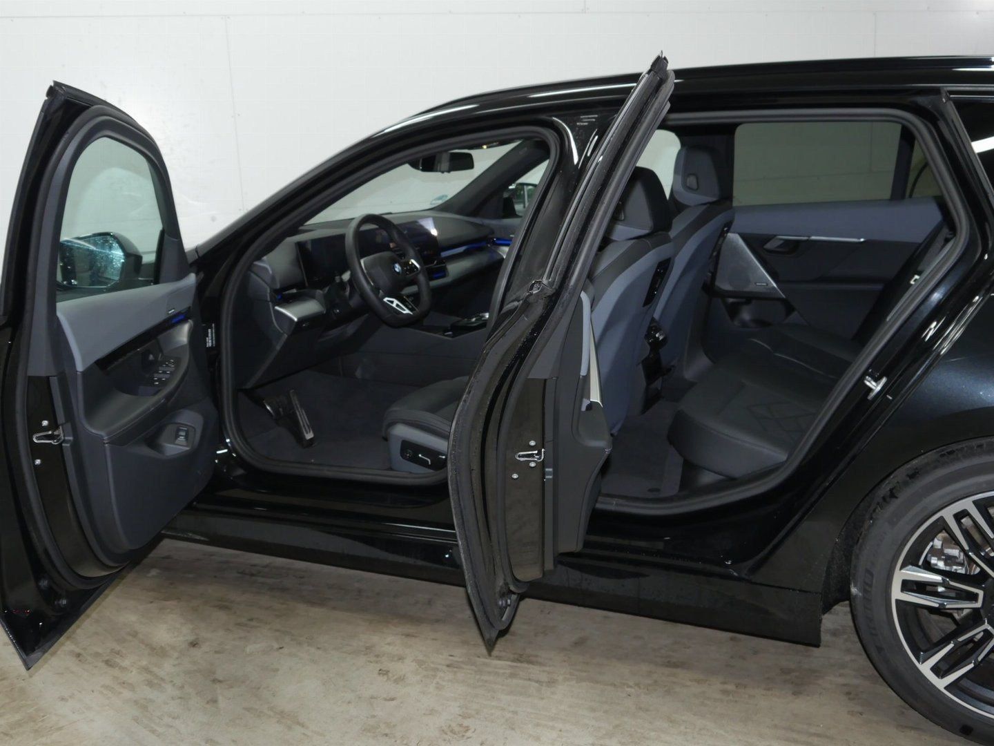 Fahrzeugeinzelansicht 15 Fahrzeugabbildung BMW 520i M Sportpaket, Panorama-Glasdach, Sitzbelüft