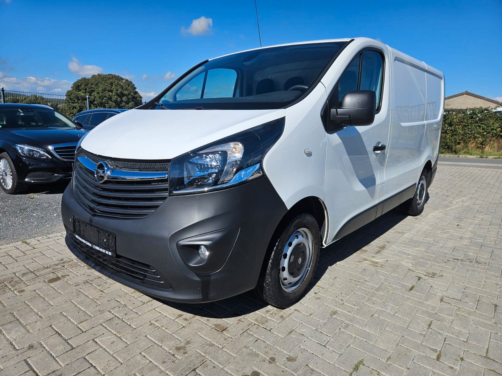 Opel Vivaro - 1
