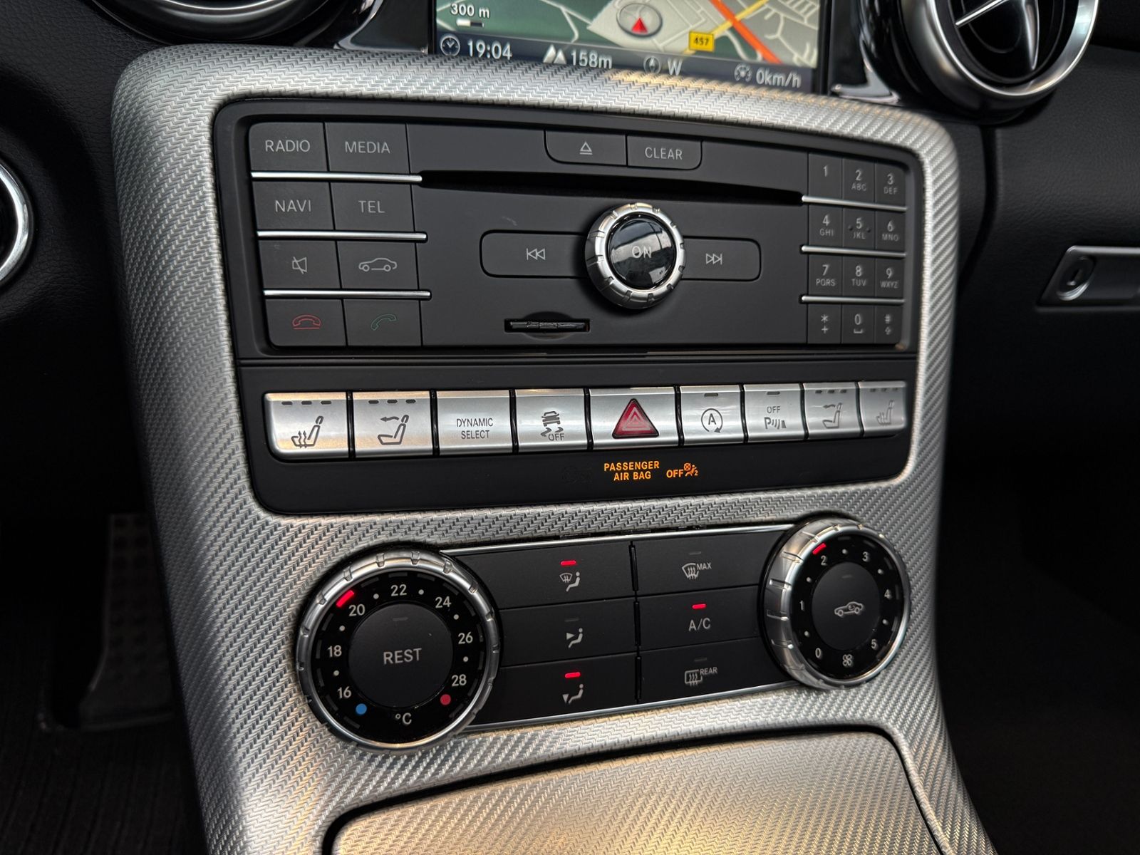 Fahrzeugabbildung Mercedes-Benz SLC 200 AIRSCARF LED NAVI
