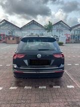 Volkswagen Tiguan 2.0 TDI SCR 140kW DSG R-Line, AHK, Leder - Volkswagen Tiguan: TDI 140