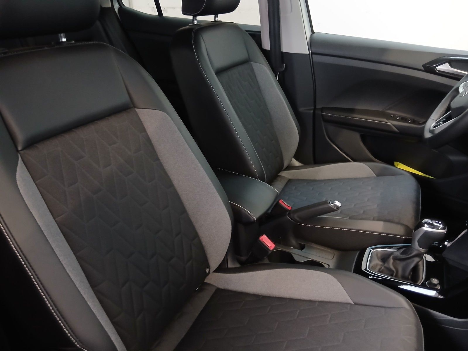 Fahrzeugabbildung Volkswagen T-Cross Goal 1.5 TSI DSG +Kamera +App +Navi +ACC