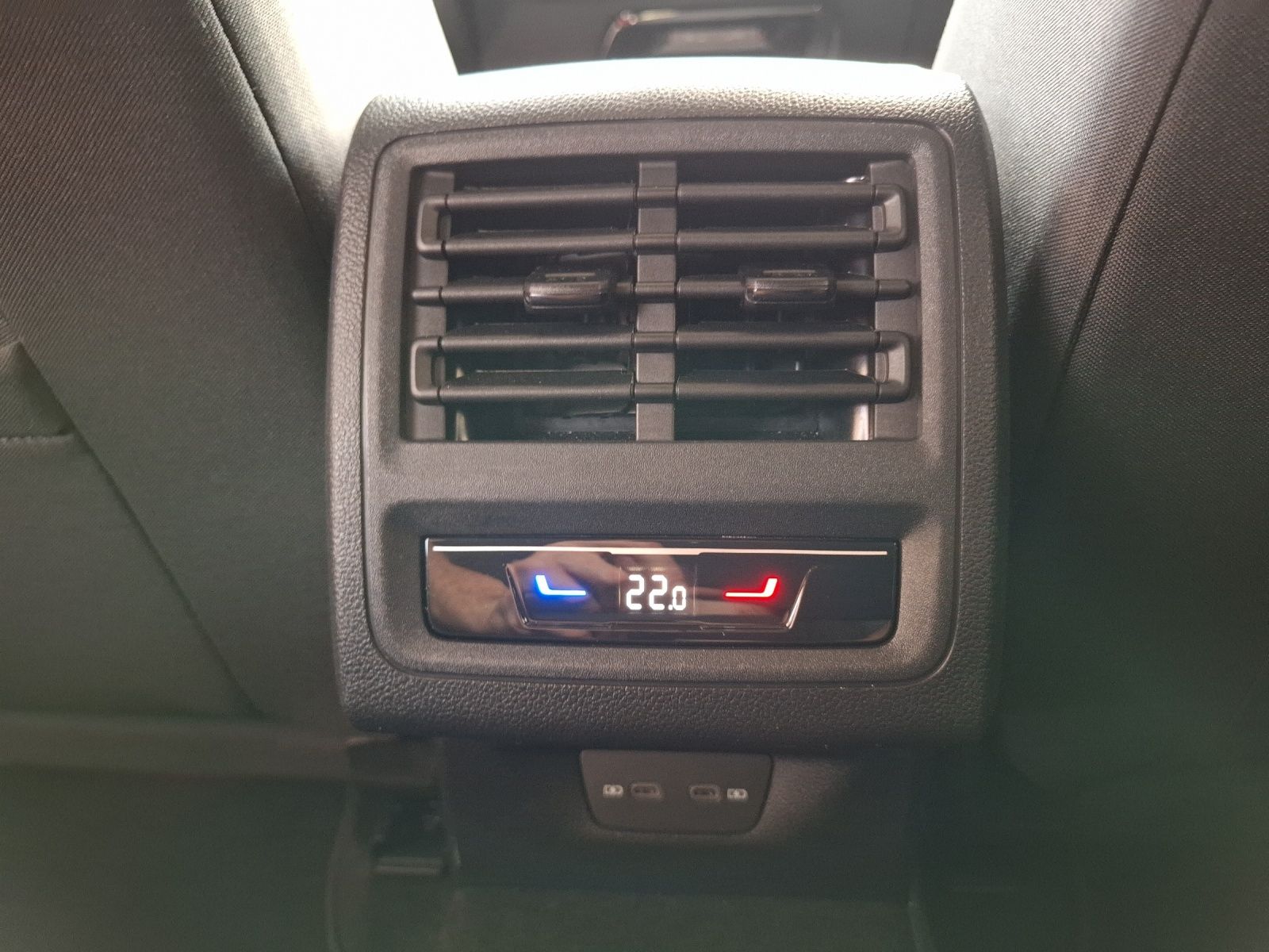 Fahrzeugabbildung Volkswagen Golf VIII GTI DSG Matrix Navi AID HUD Pano ACC R