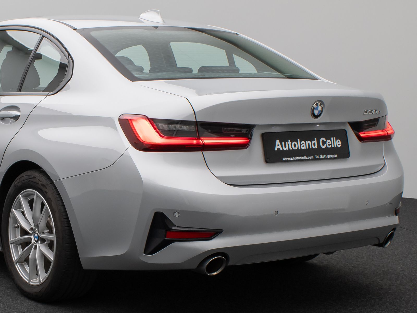 Fahrzeugabbildung BMW 330e  Laser Glasdach HUD H/K Stop&Go AHK Komfort