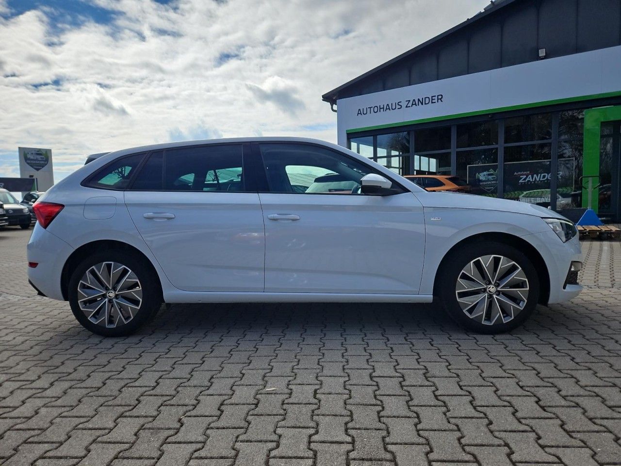 Fahrzeugabbildung SKODA Scala Tour Navi,LED,Alarmanlage,Kamera,Sun-Set