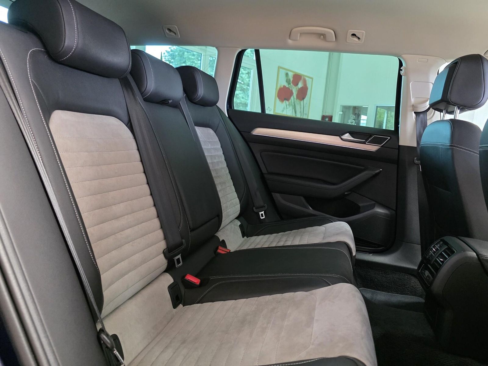 Fahrzeugabbildung Volkswagen Passat Variant 4M R-Line/Keyles/DAB/Carplay/Ahk