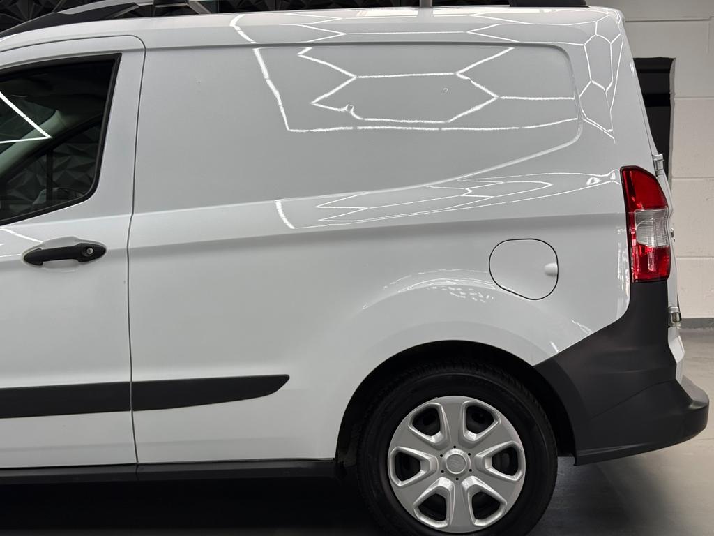 Ford Transit Courier 1.5 TDCi, Foto 3 von 40