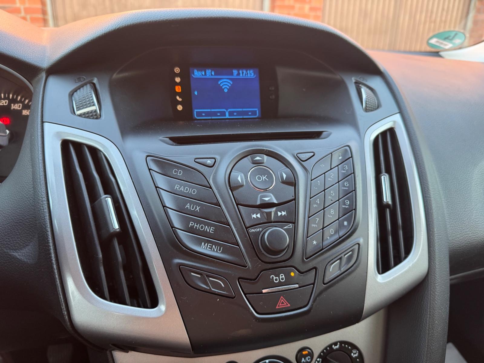 Ford Focus 2012 — photo 14