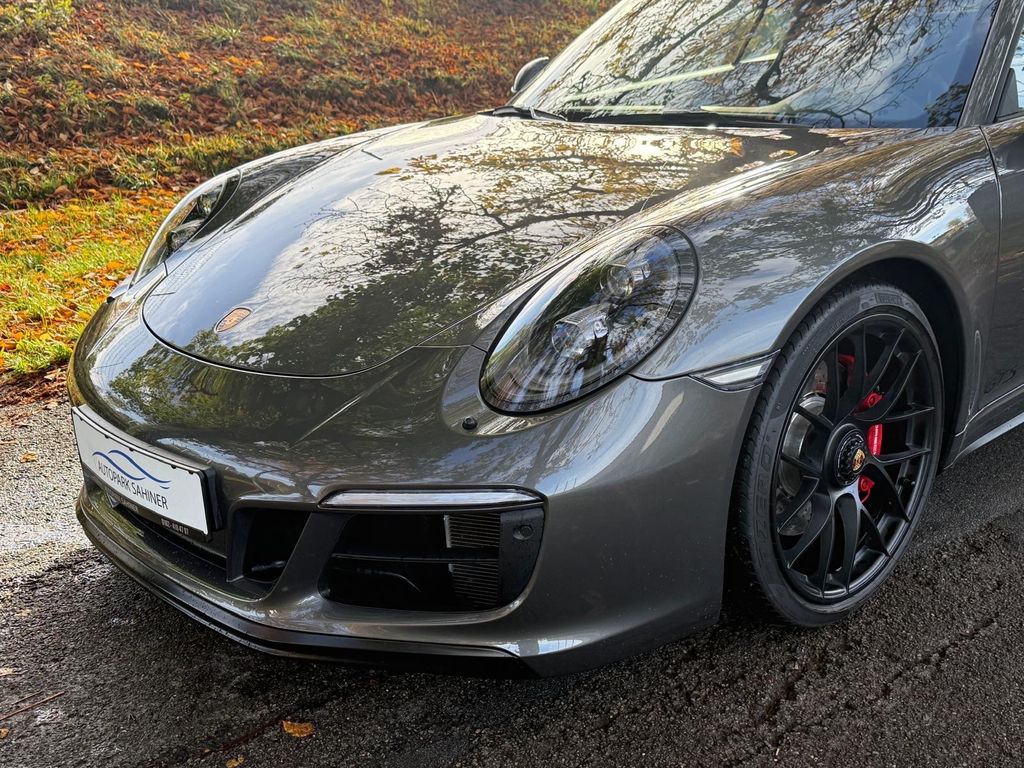 PORSCHE 911 2018