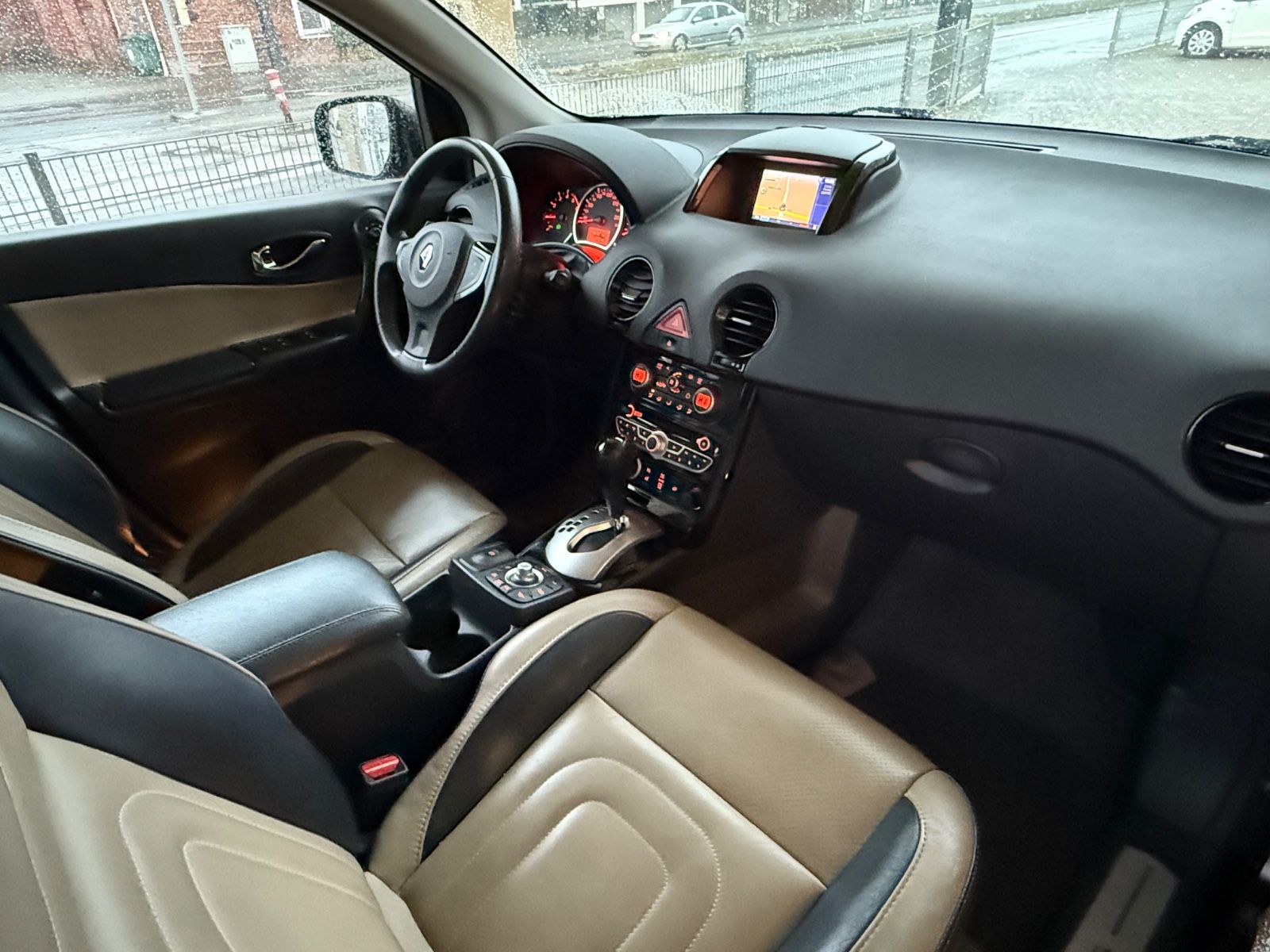 Koleos 4×4 Automatik|Pano|Sitzheizung|Ahk|