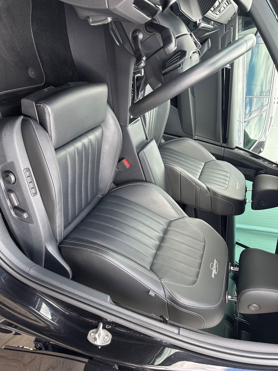 Fahrzeugabbildung SKODA Superb Combi 2.0 TDI DSG L&K 4x4 NAV+LED+AHK+KAM