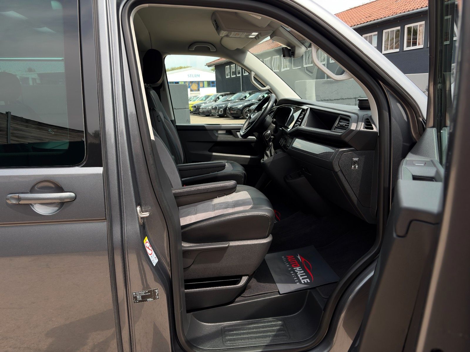Fahrzeugabbildung Volkswagen T6.1 Multivan Highline Alcan. CAM ACC SHZ 3-Z KL