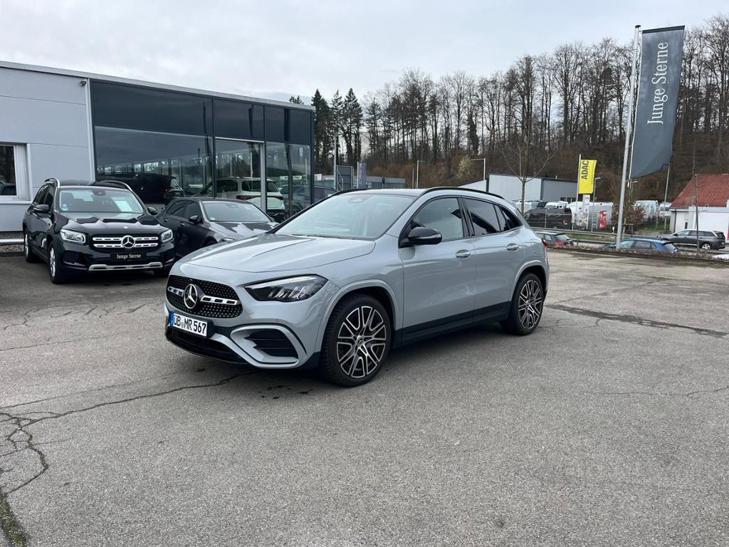 Mercedes-Benz GLA 200 ACC AHK AUT Kam. KlimaA LED LM PDC Pano