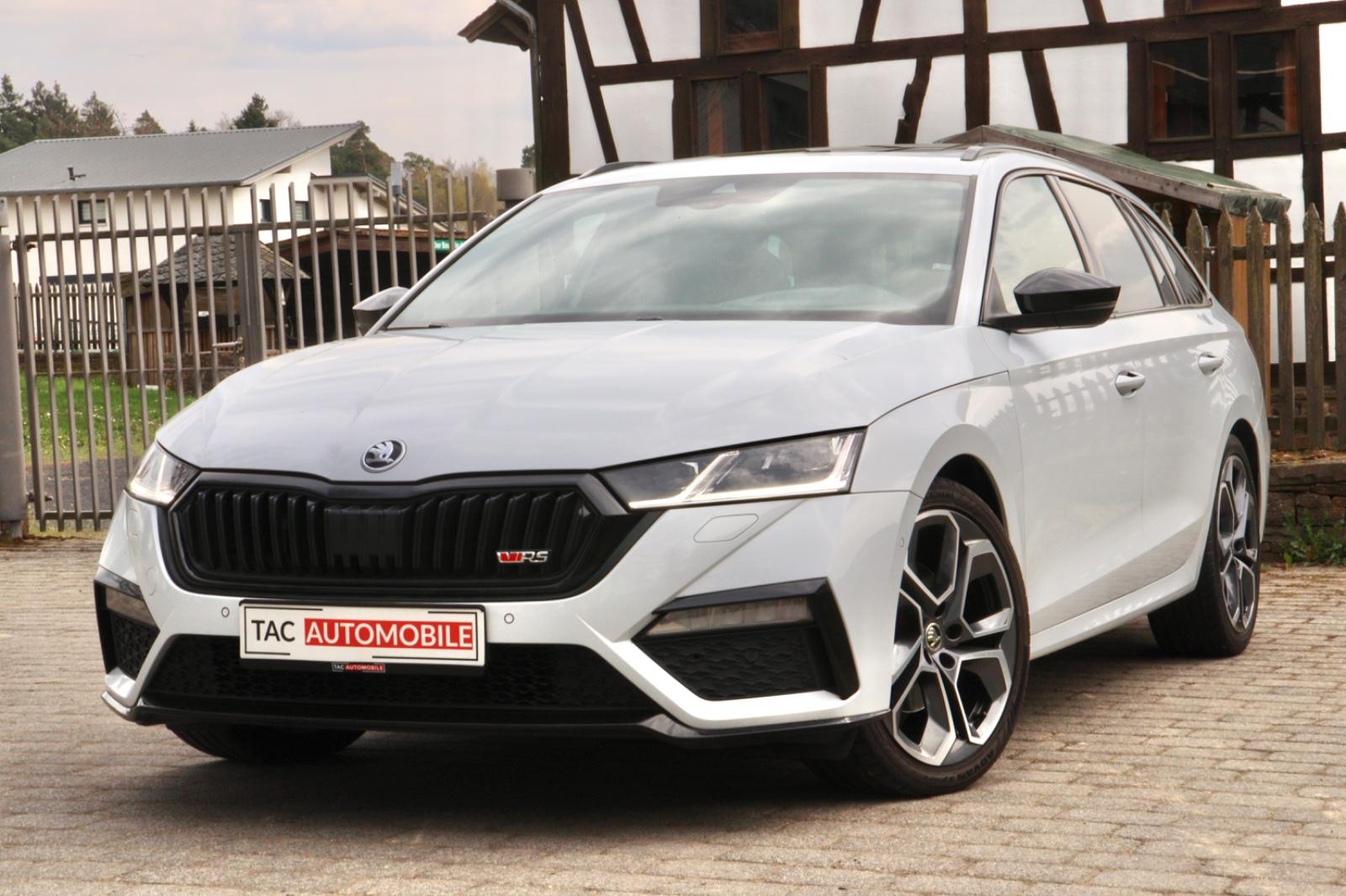 Skoda Octavia Combi RS Plus PANO HUD ACC DCC KESSY 1.H