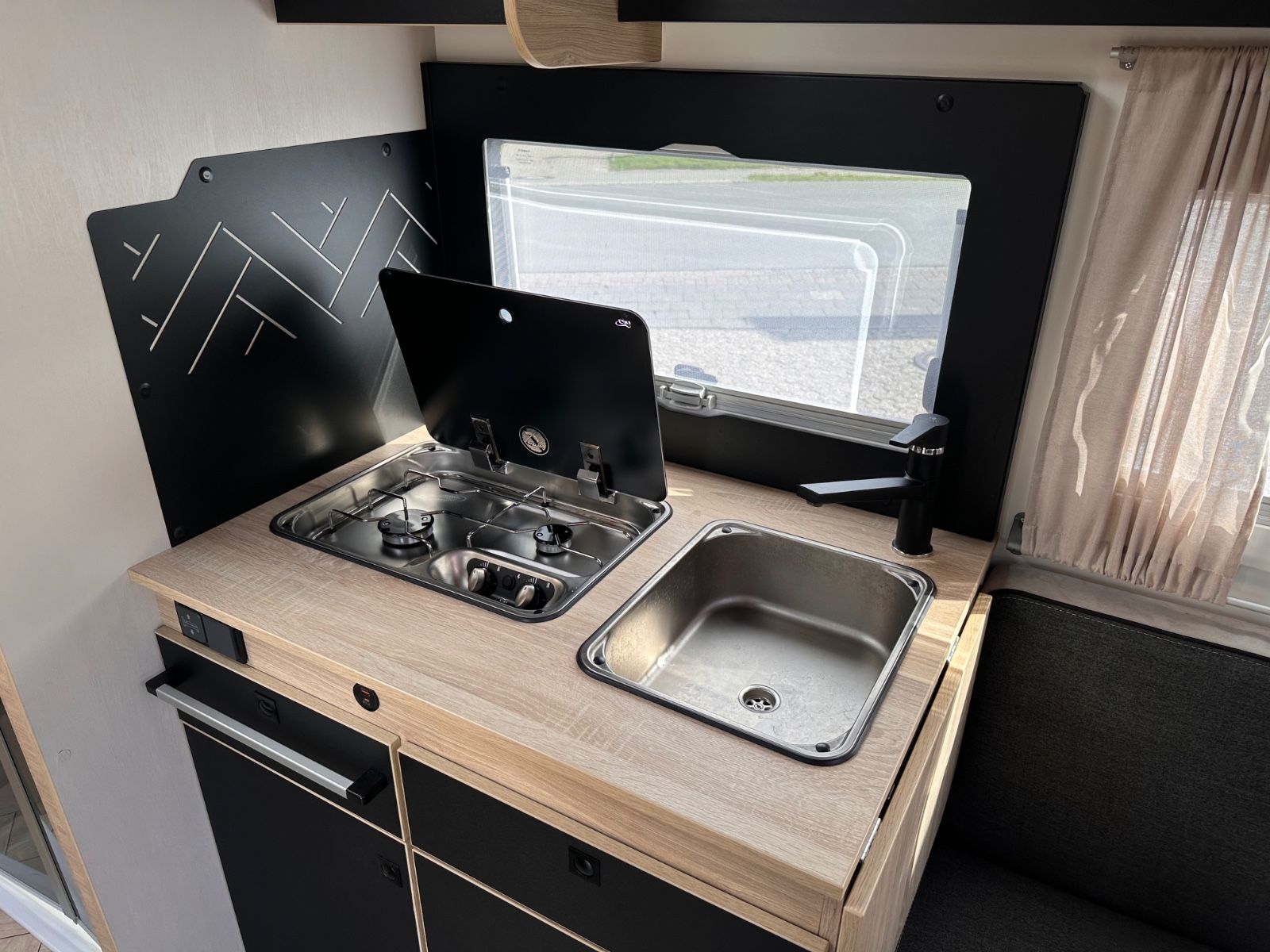 Fahrzeugabbildung Challenger 337 GA Etape Edition M25 Automatik Arctic-Paket