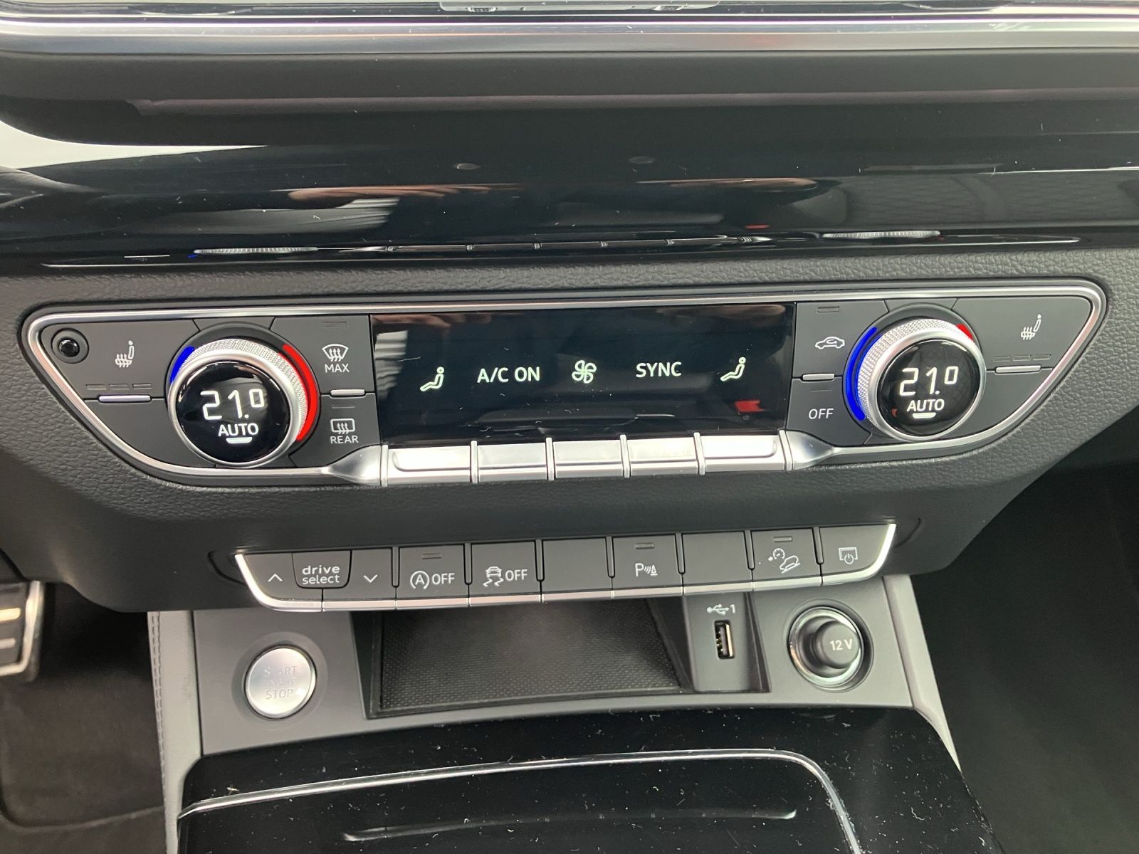 Fahrzeugabbildung Audi Q5 40 TDI advanced quattro Matrix AHK Navi AVC A