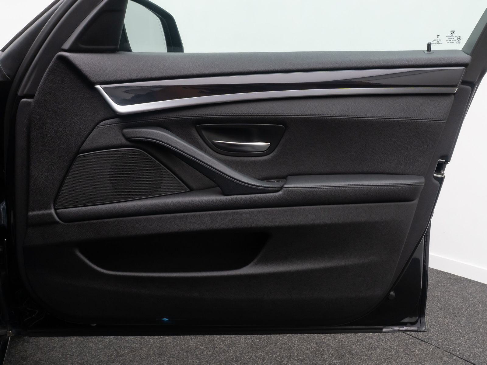 Fahrzeugabbildung BMW 530d NaviProf GeschwindigReg PDC Bi-Xenon Leder