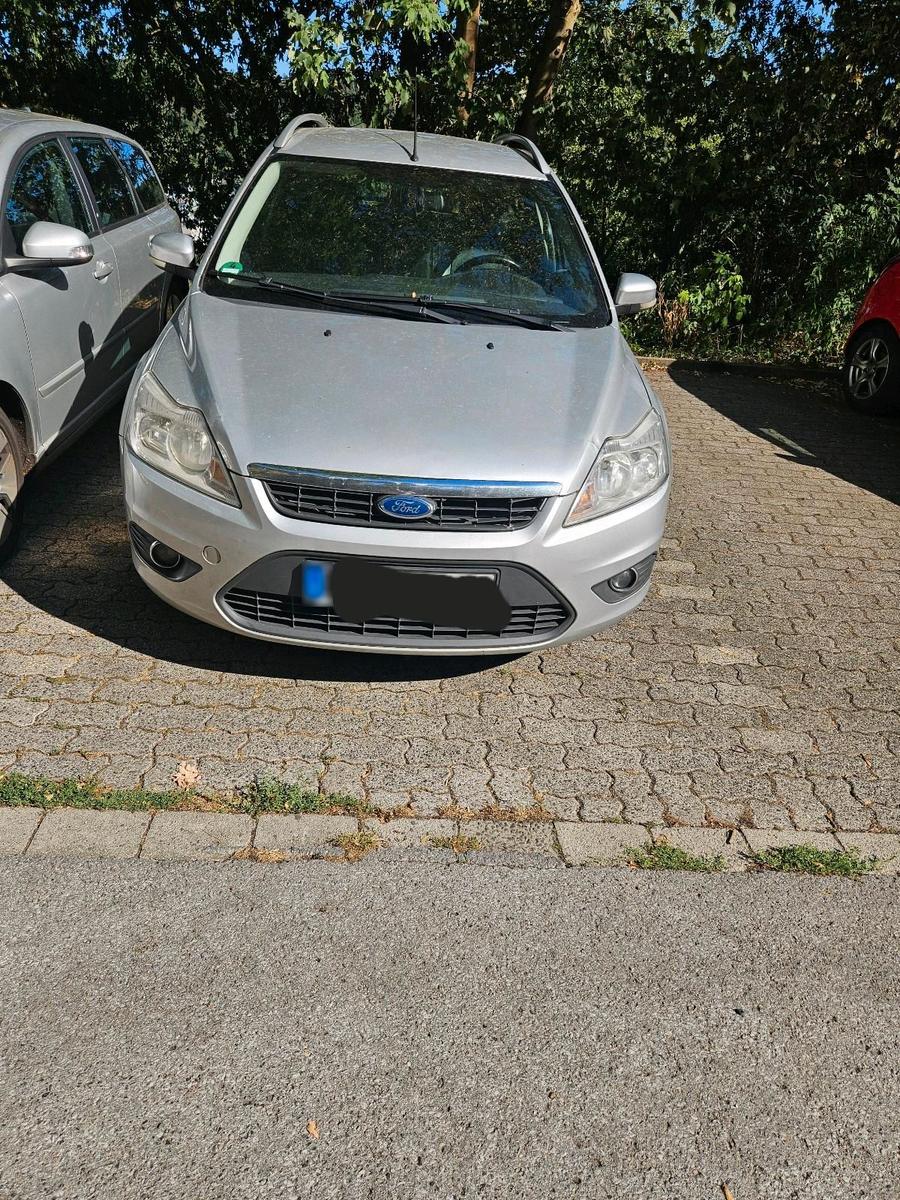 Ford Focus 2010 — interior