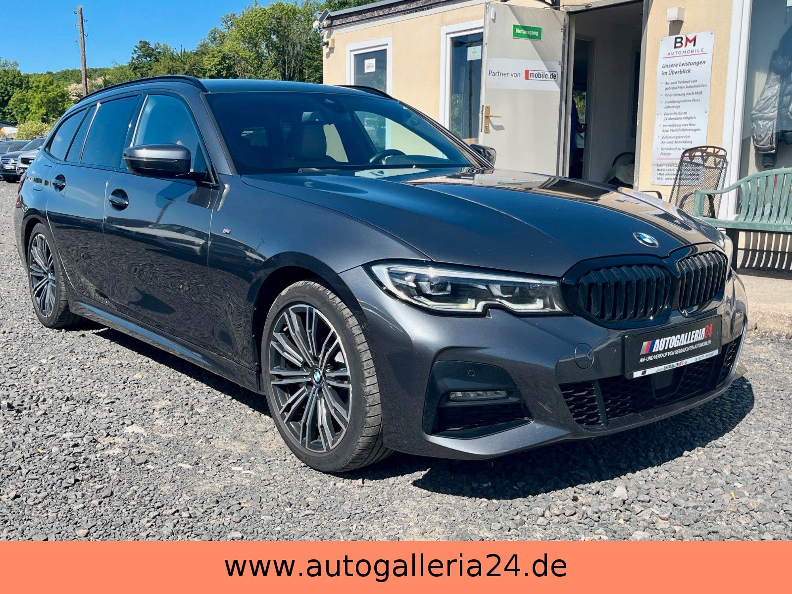 Fahrzeugabbildung BMW 320d Sport-Aut. M SPORTPAKET Navi Leder AHK LED