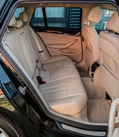 Fahrzeugabbildung BMW 530d Touring|LEDER|PANO|LED|NAVI|AMBIENTE