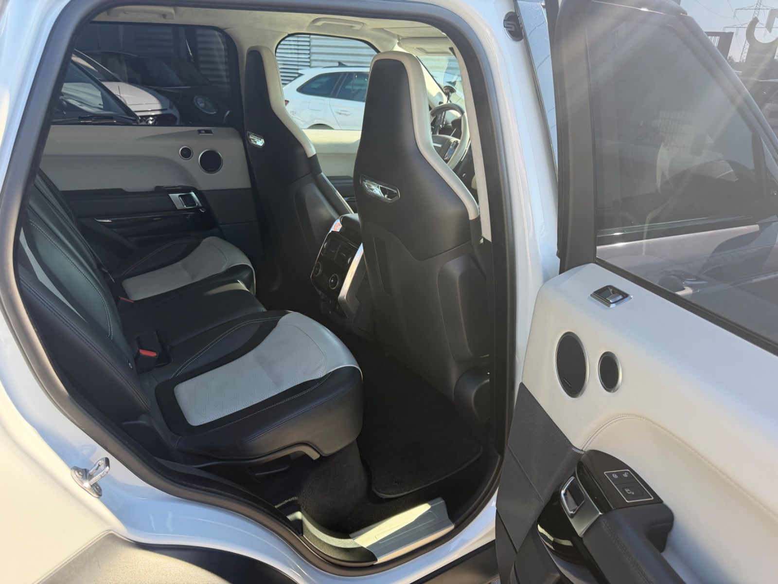 Land Rover Range Rover Sport SVR AHK Standheizung foto 17