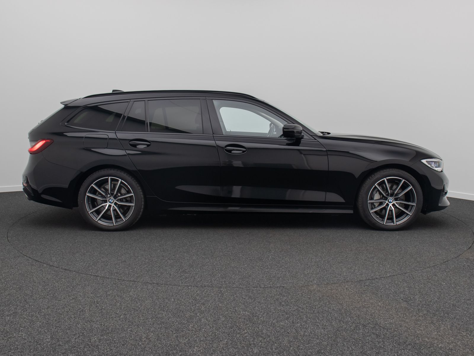Fahrzeugabbildung BMW 330e Sport Line Laser HUD DAB PDC Komfort Alarm