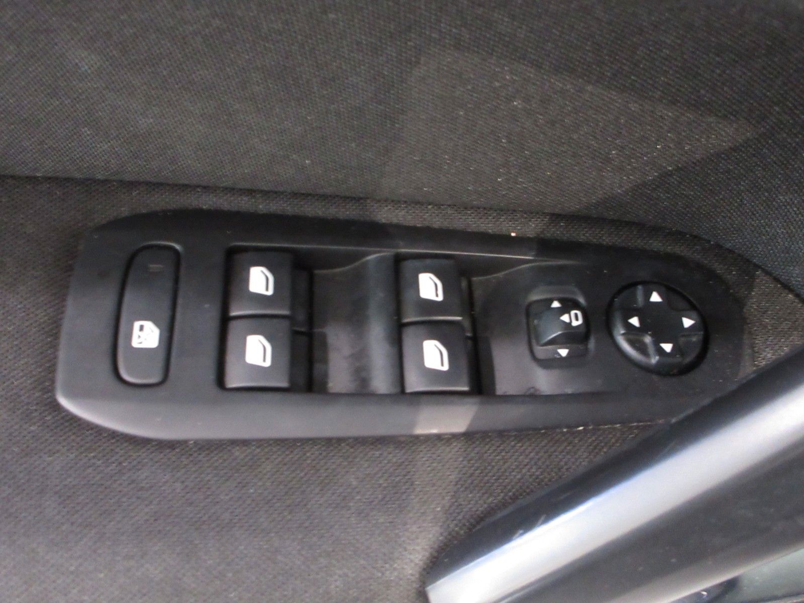 Fahrzeugabbildung Peugeot 308 Active Pack 1.2T LED/NAVI/PDC/TEMPOMAT