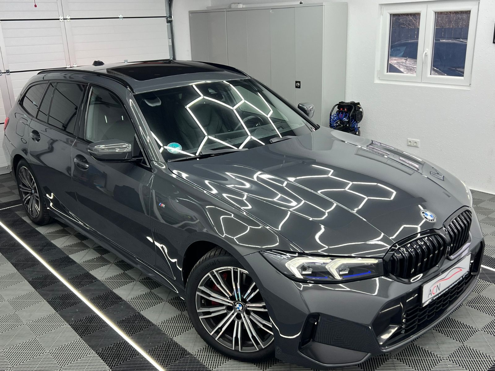 Fahrzeugabbildung BMW 330 i xDrive M SPORT PRO/LED/AHK/PANO/DRAVITGRAU