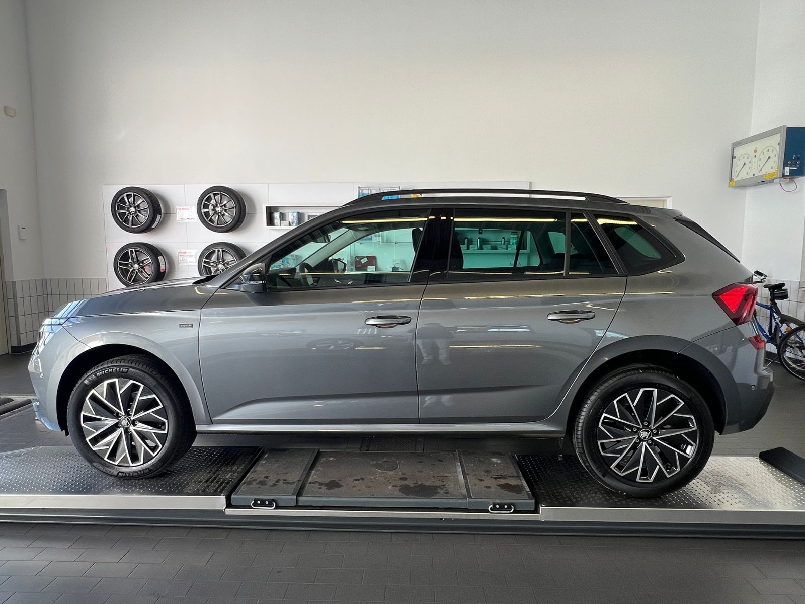 Fahrzeugabbildung SKODA Kamiq Tour 1.0 TSI DSG *AHK, Matrix-LED, Kamera*