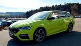 Skoda Octavia Combi RS 2.0 TSI*Massage*RfK*LED*Alcanta - Skoda Octavia: Grün