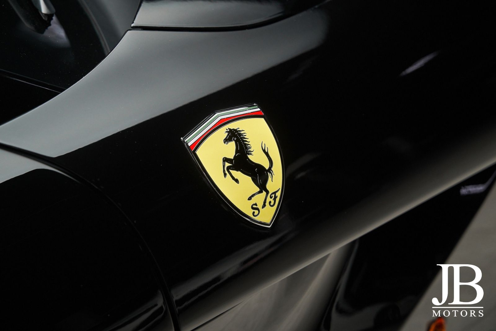 Fahrzeugabbildung Ferrari F12 Carbon Lift LED JBL Kamera Electric Seats
