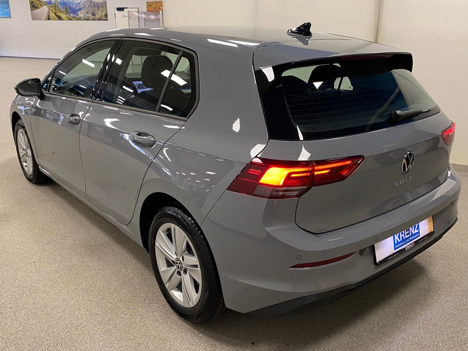 Fahrzeugabbildung Volkswagen Golf 1.0 TSI Life+GARANTIE BIS 2026+LED+PDC+ACC+