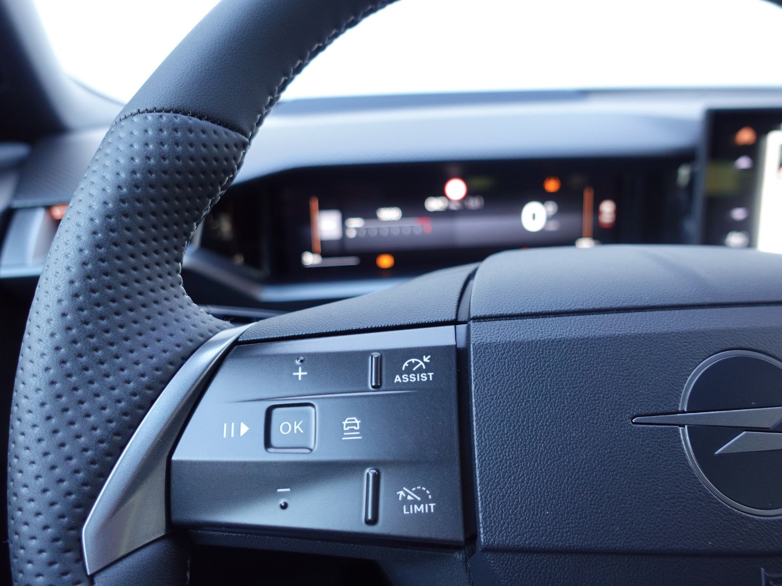 Fahrzeugabbildung Opel Grandland GS, Head Up, LED, PP, Navi, RFK