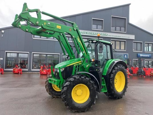 John Deere 6090M