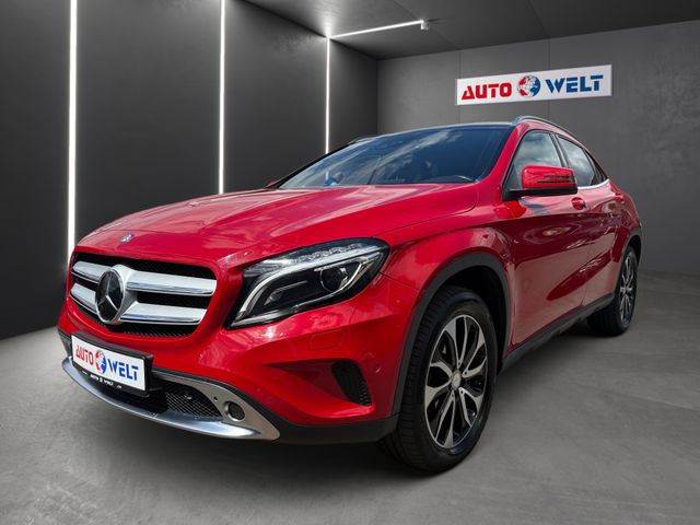 MERCEDES-BENZ GLA 200 Automatik Bi-Xenon Navi Panorama