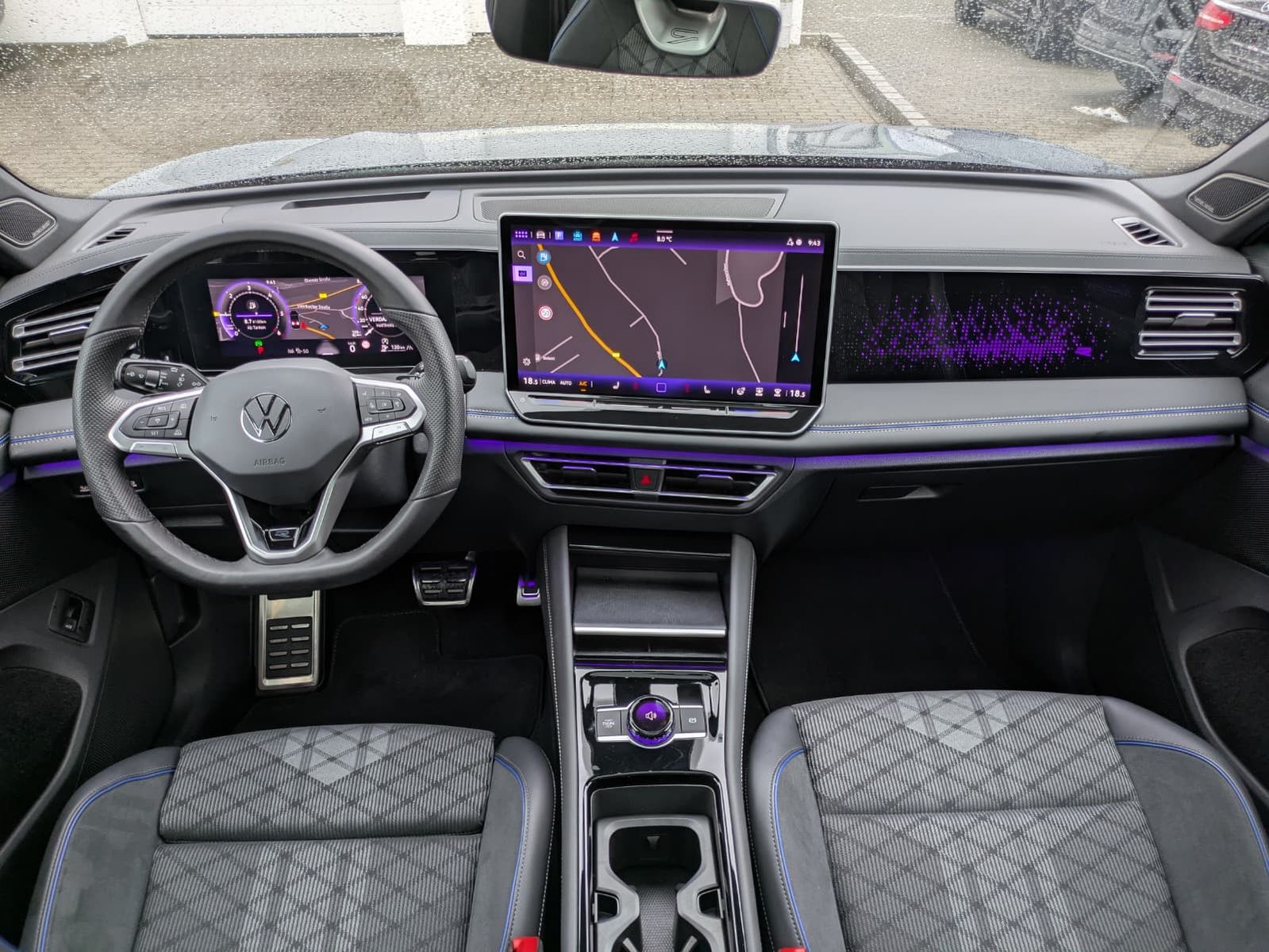 Fahrzeugabbildung Volkswagen Tiguan 2.0 TDI 4M R-Line PANO*H&K*AHK*MATRIX*20"