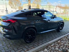 BMW X6 M60i/B&W/M-Paket Pro/Sky-Lounge/S-Belüftung BMW X6 M60i/B&W/M-Paket Pro/Sky-Lounge/S-Belüftung