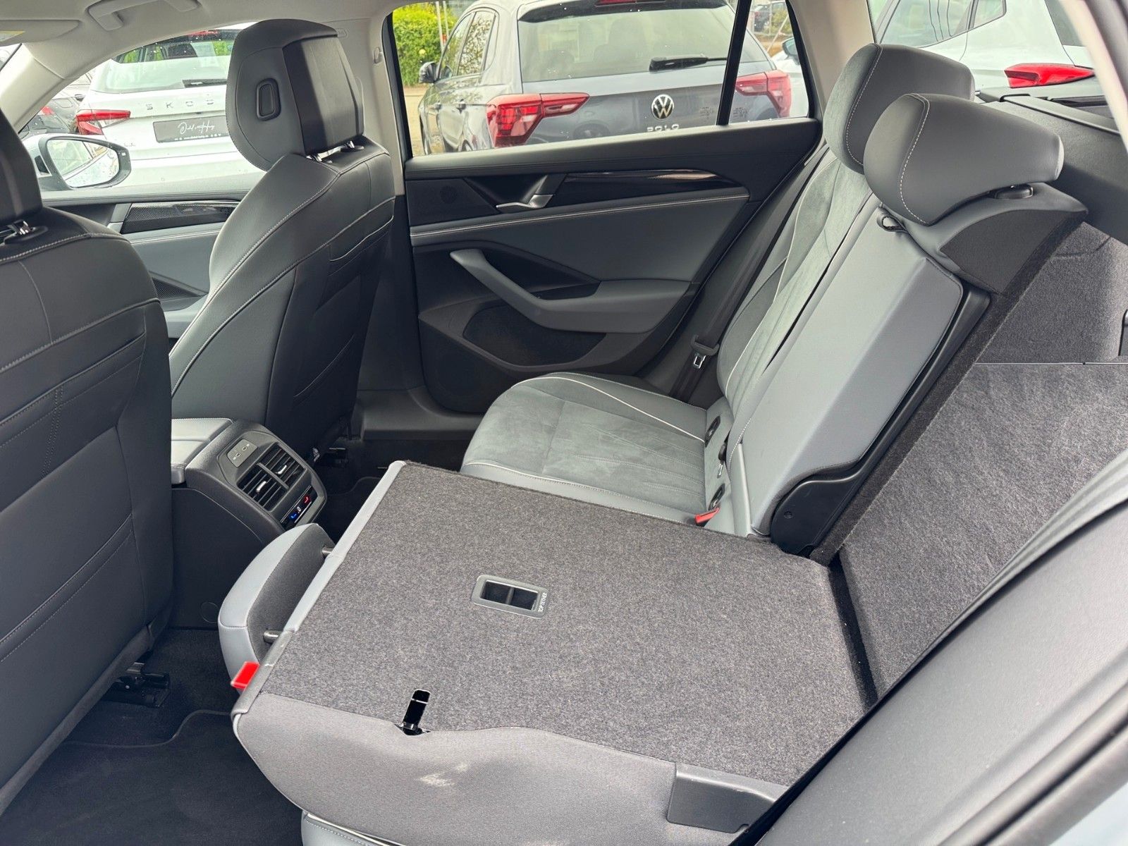 Fahrzeugabbildung Volkswagen Passat Variant 1.5 eTSI Business