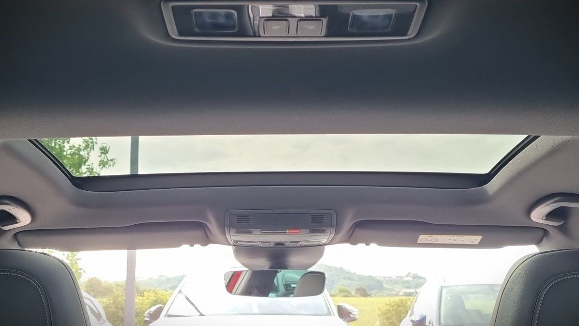 Fahrzeugabbildung SKODA Superb Lim. Sportline 4x4 2,0 TSI Pano Navi AHK