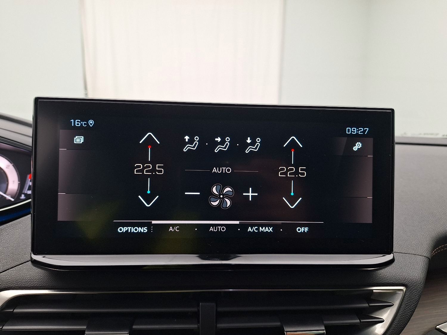 Fahrzeugabbildung Peugeot 5008 GT LEDER/PANO/AHK/SHZ/MASSAGE/PARKASS