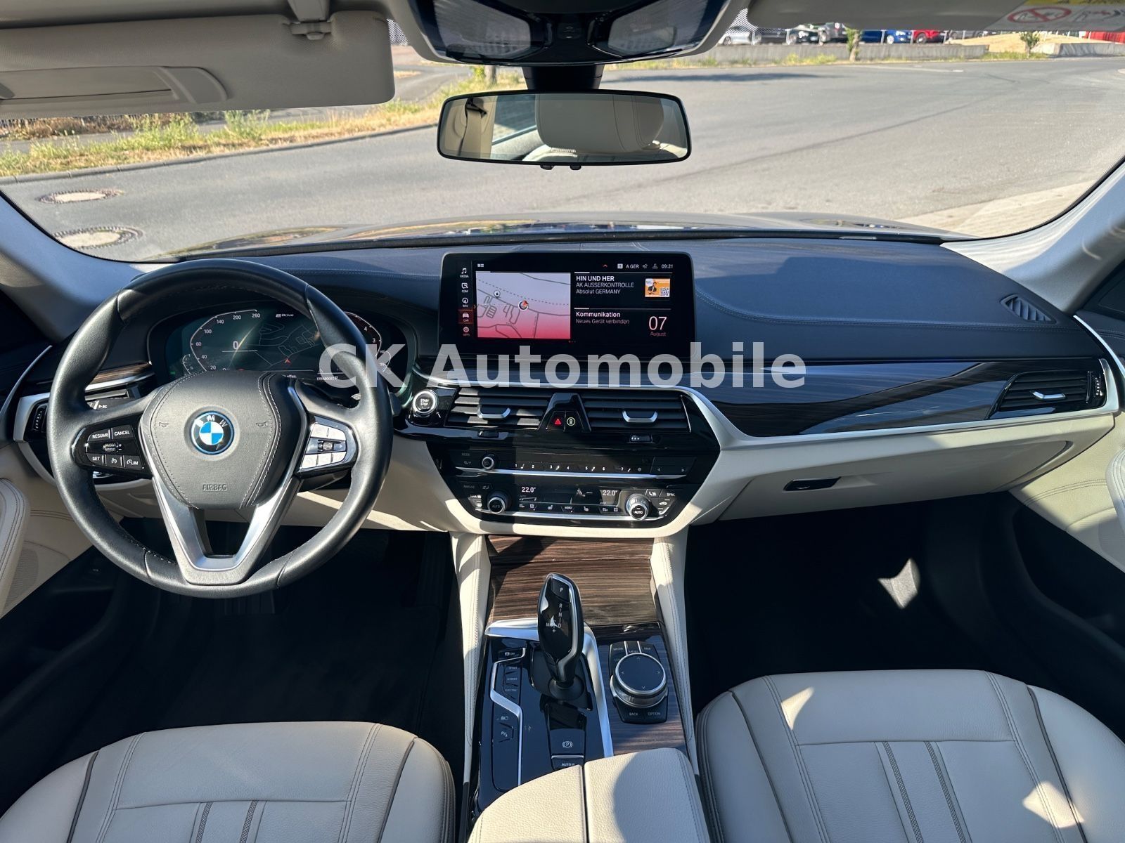 Fahrzeugabbildung BMW 530e xDrive Touring Luxury Line/Pano/LED/Kam/AHK