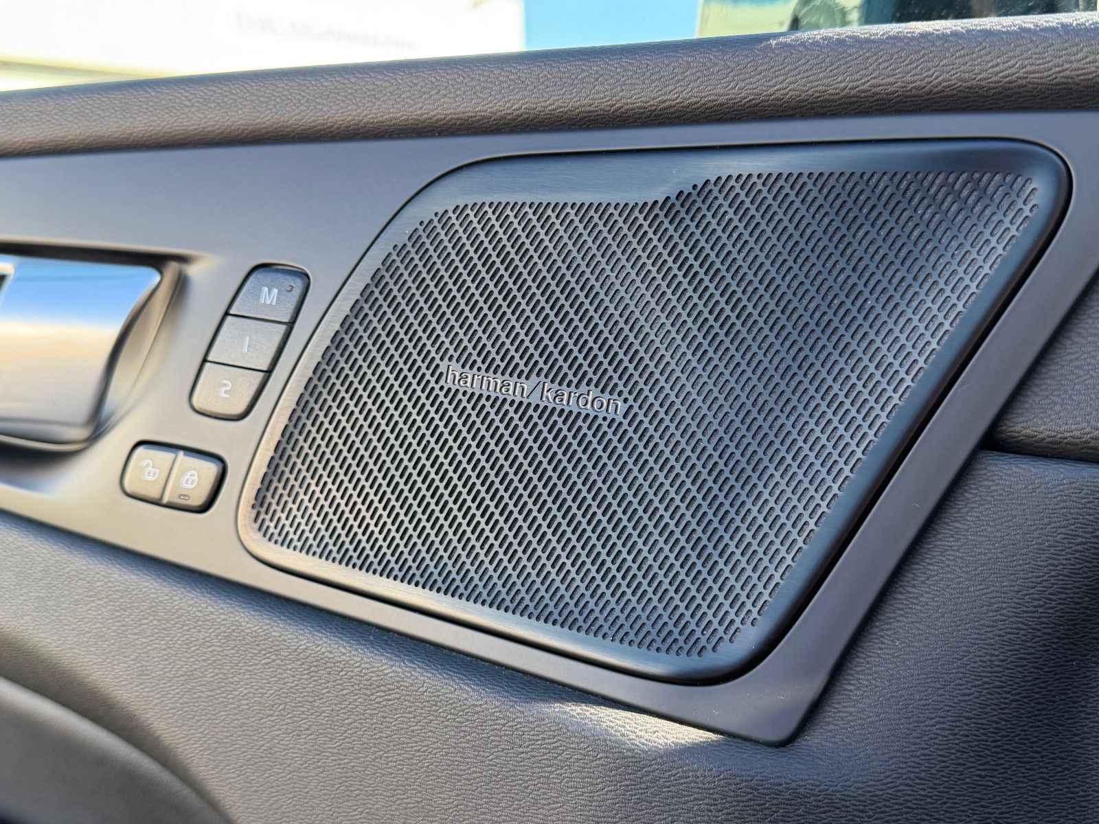 Fahrzeugabbildung Volvo XC60 B5 D Ultimate Dark AWD*STHZG*PANO*360°*ACC