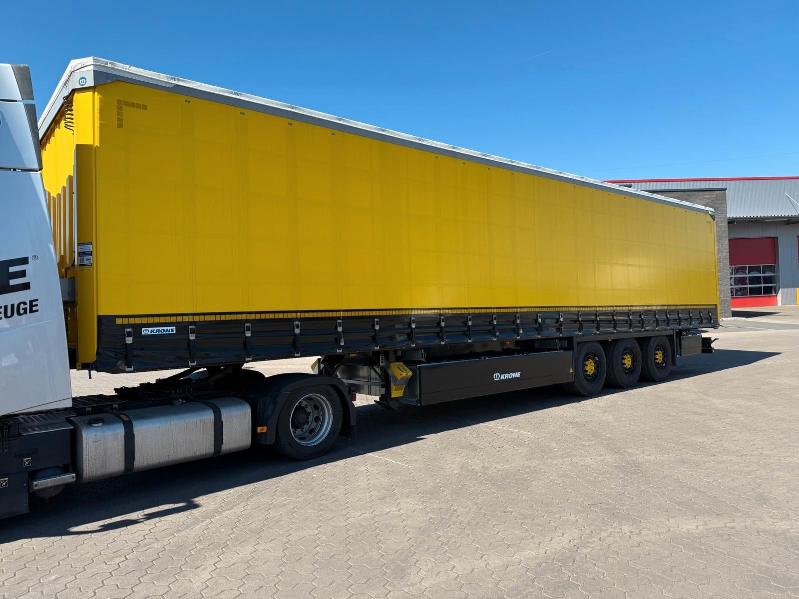 Fahrzeugabbildung Krone Schiebeplane mit IceProtect + Safe Curtain