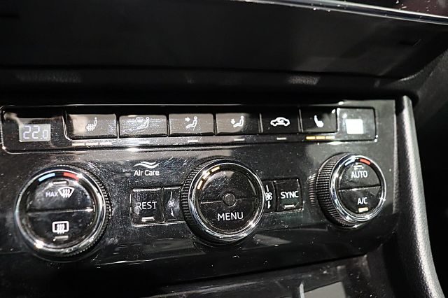 Superb Combi 1.8 TSI Style DSG AHK XENON NAVI KA