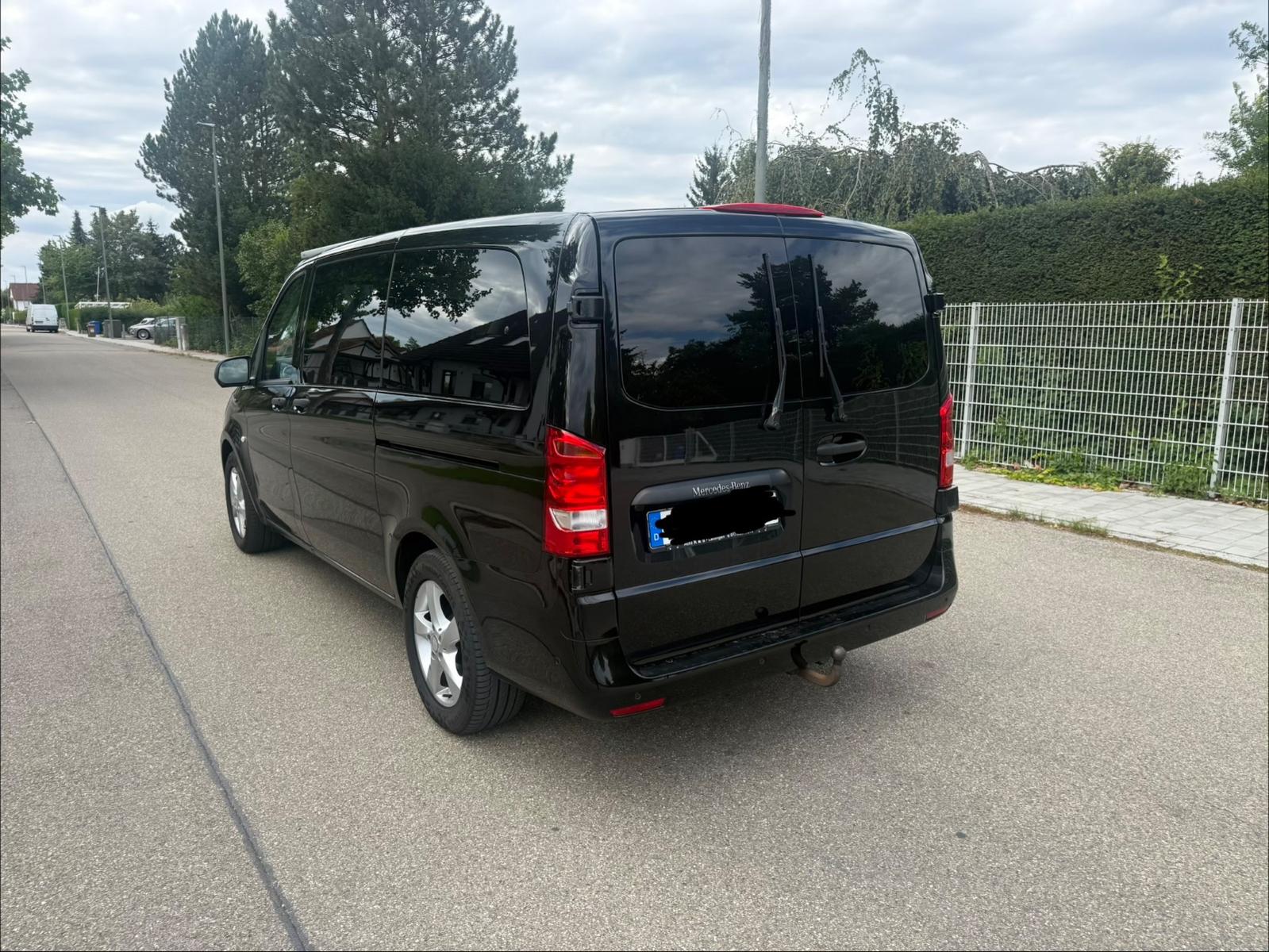 Mercedes-Benz Vito Tourer 4MATIC Lang,8-Sitze,Navi,Aut.,SHZ,AH