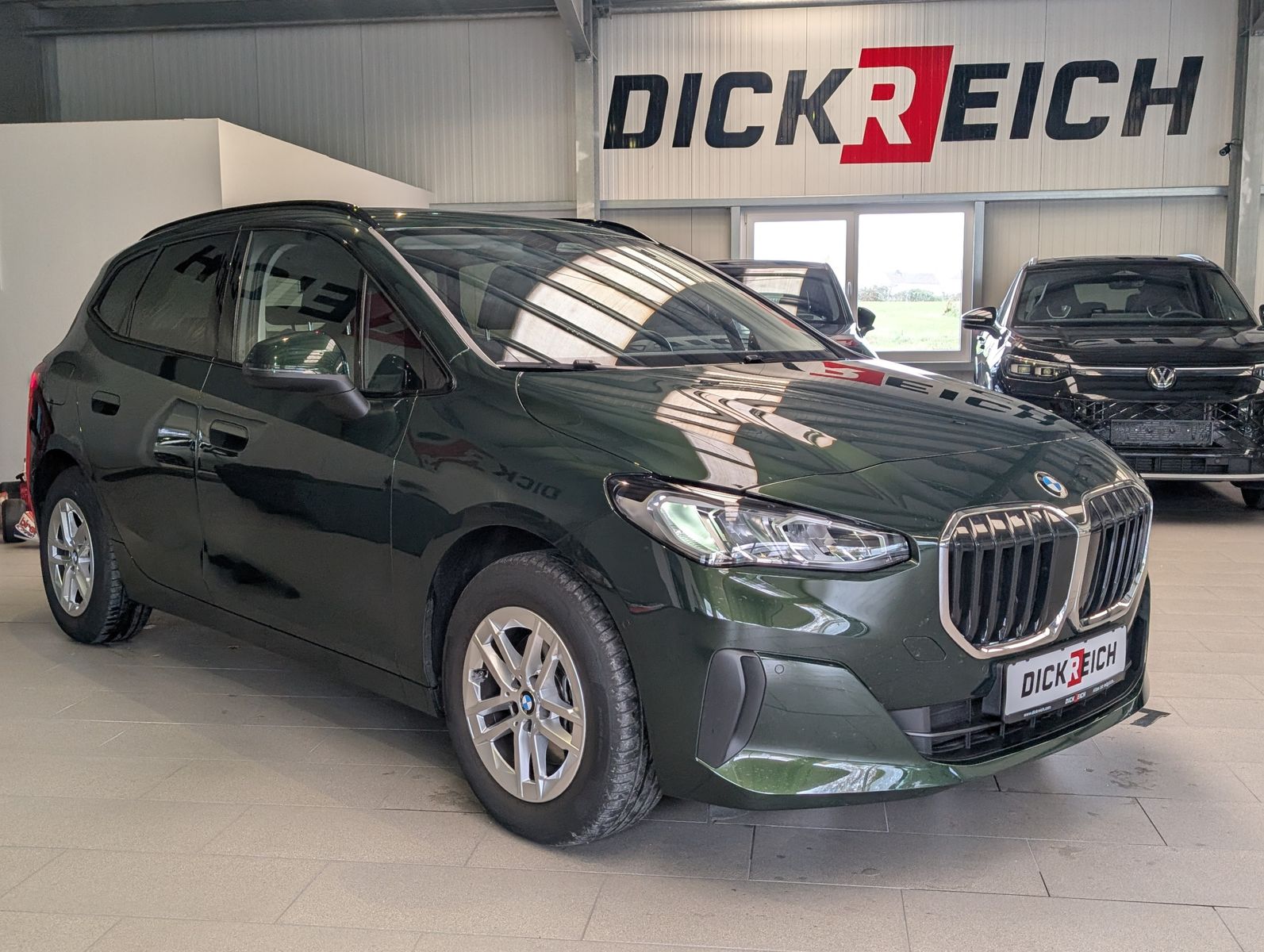 Fahrzeugabbildung BMW 218 Active Tourer d AHK Pano Cam Travel-Paket