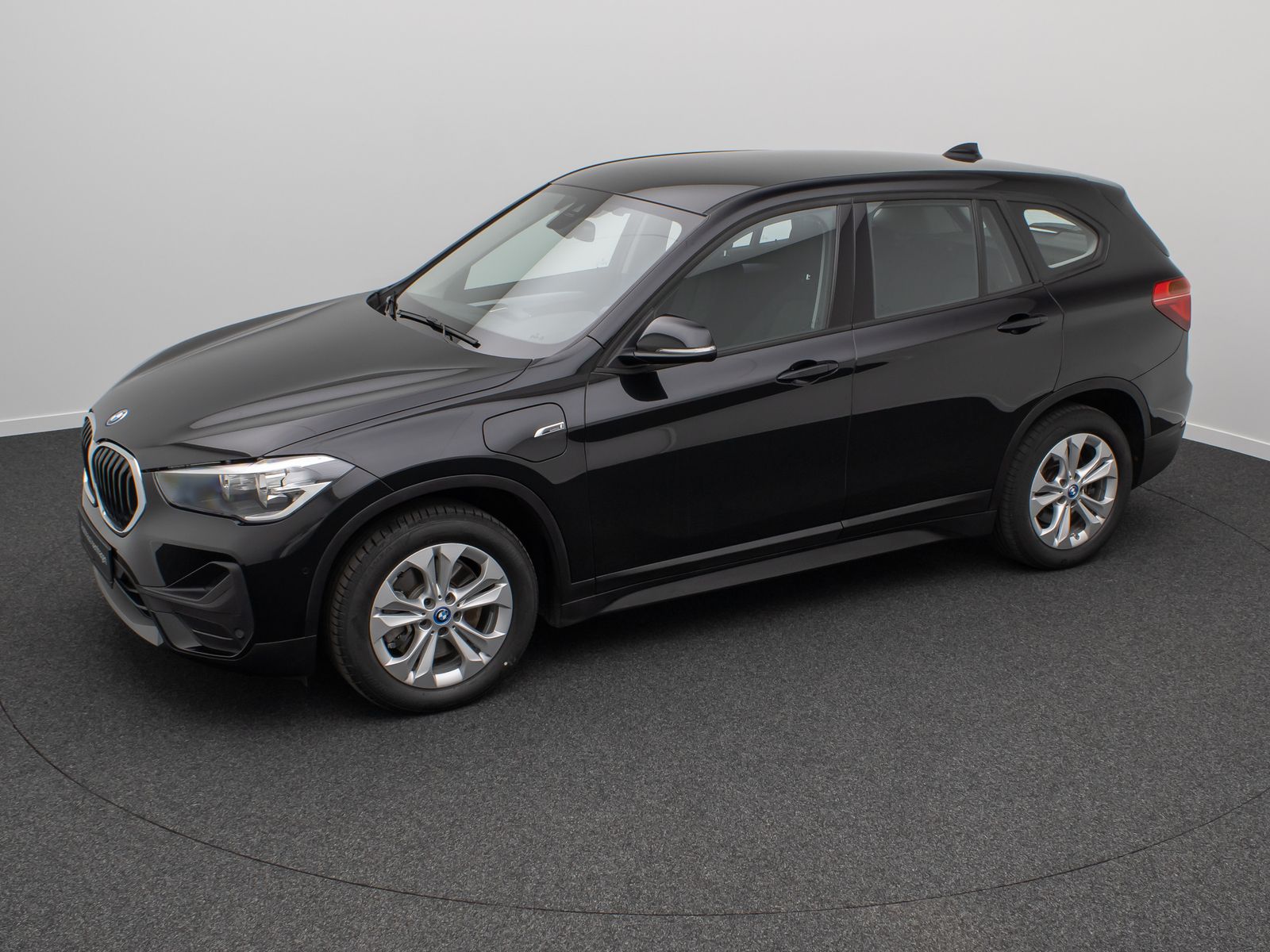Fahrzeugabbildung BMW X1 xD25e DAB Navi ParkAssist Lordos Geschwindig