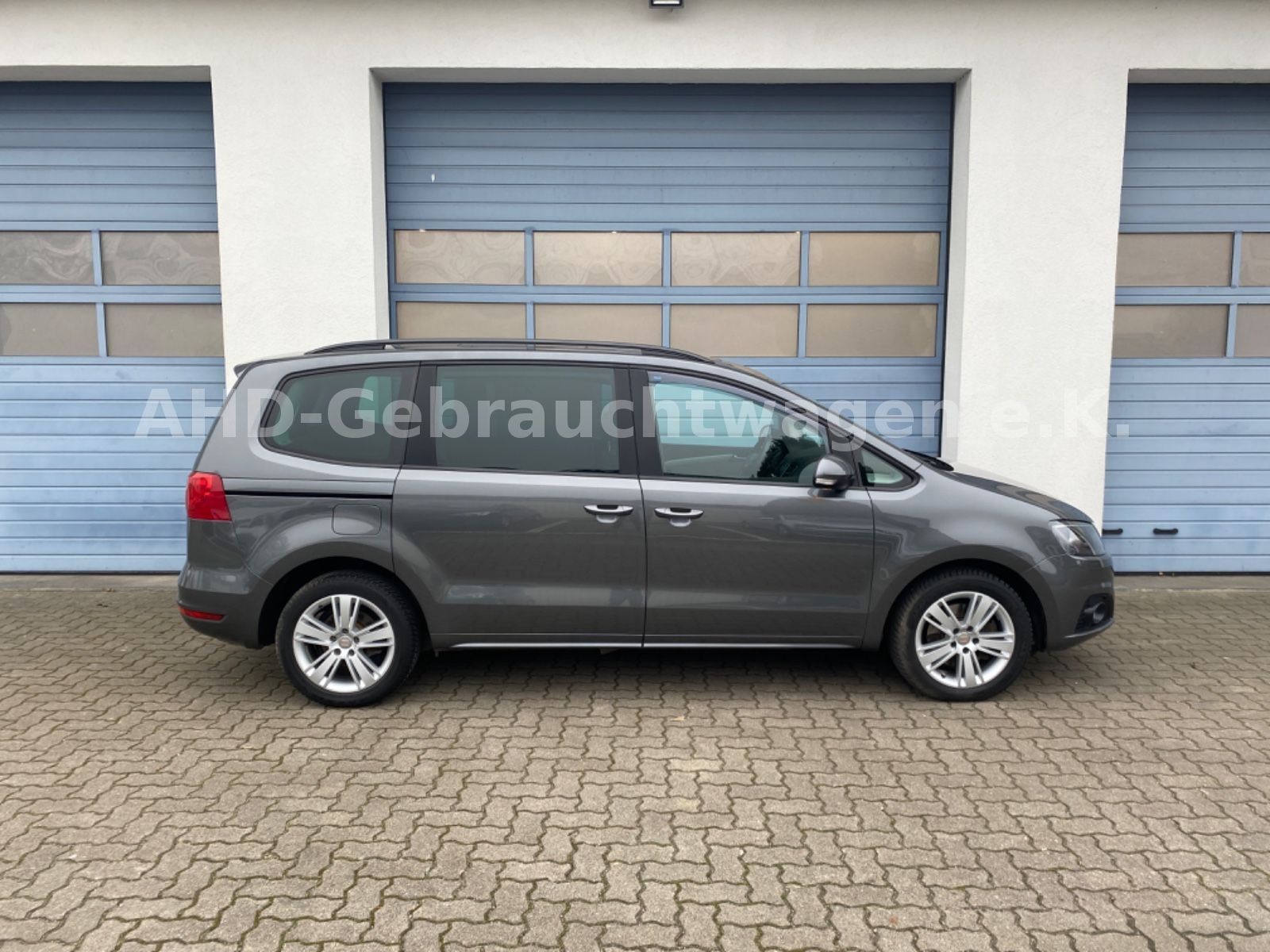 Fahrzeugabbildung SEAT Alhambra Style Viva 1.4 TSI Bi-Xenon Kamera PDC