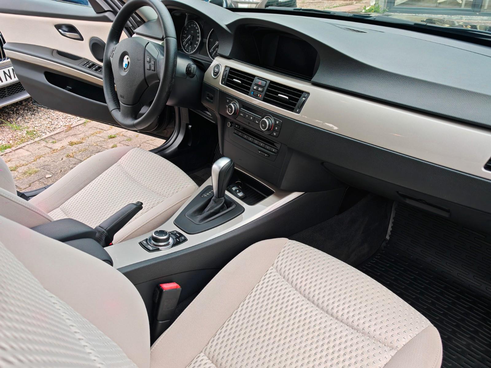 BMW 318 2011 — photo 22
